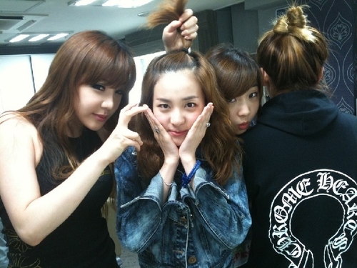 21dara_1280059619_01125_me2photo