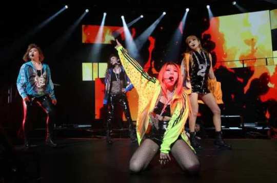 la-et-ms-live-review-kpops-2ne1-at-nokia-theat-001