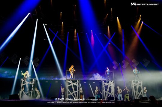 255471_409535422428991_2111581649_n