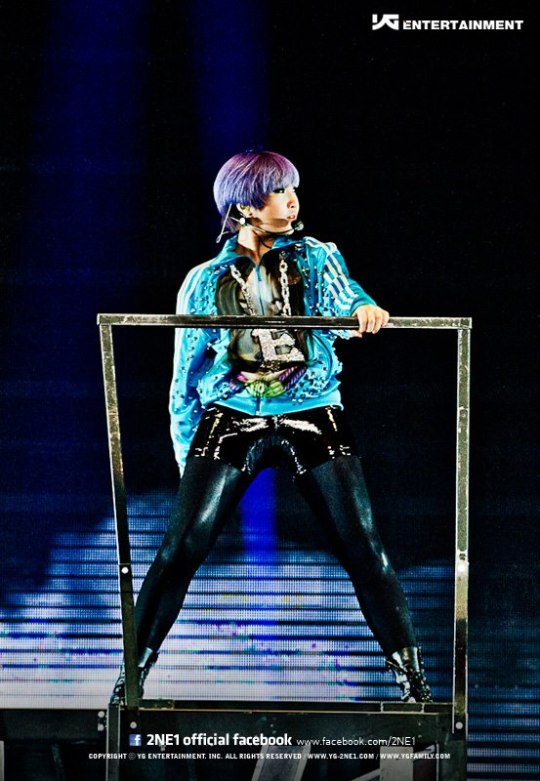 556937_438472419535291_582503617_n