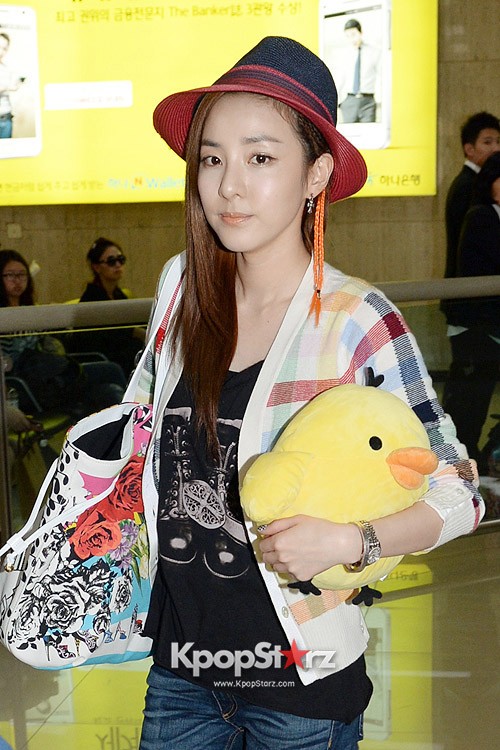 70855-2ne1s-sandara-park-may15-2013