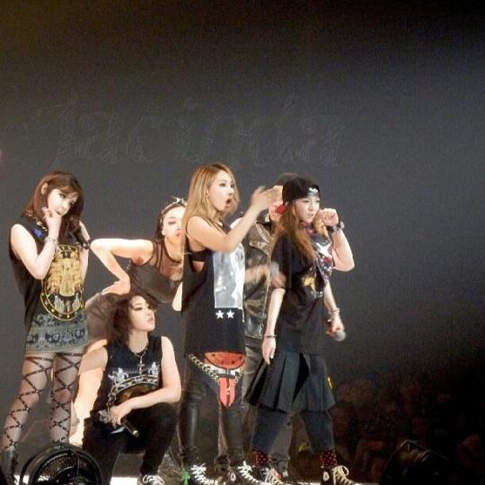 BNYleRACcAA7vr5.jpg large