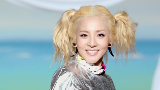 2NE1---FALLING-IN-LOVE-M-V[www.savevid.com] 4338