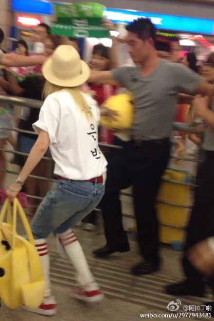 b17fcfb9jw1e6juhiyz29j20hs0qoadi