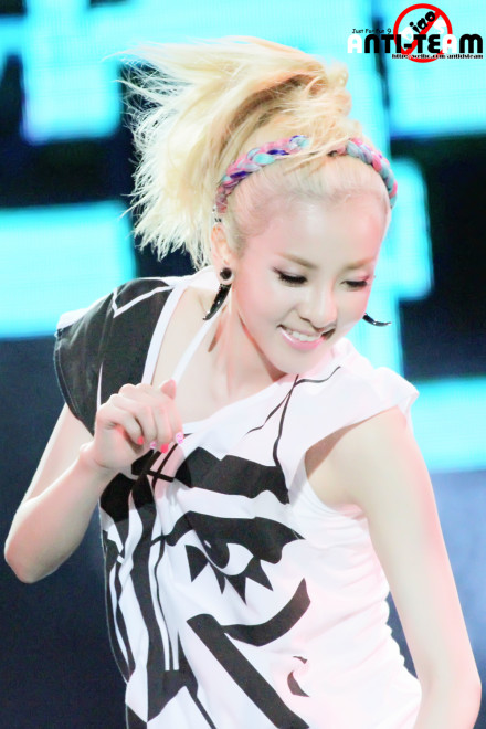 b24230d5jw1e6owyzuntjj20rr15otn1