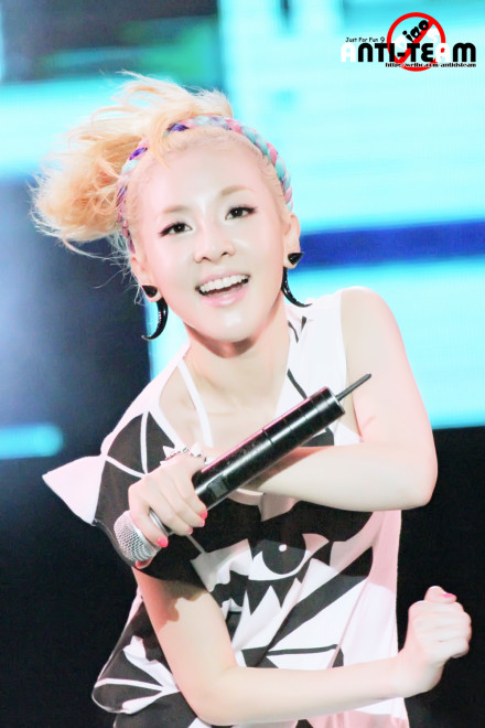 b24230d5jw1e6owz7f9dnj20rr15oanx