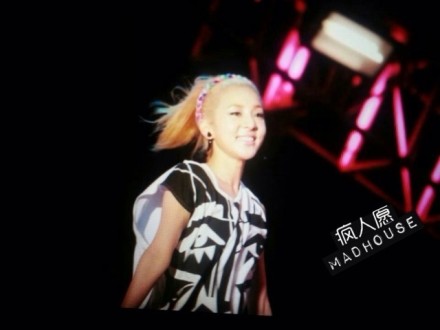 be69fcd0jw1e6kjsd8seej20hs0dc3zg