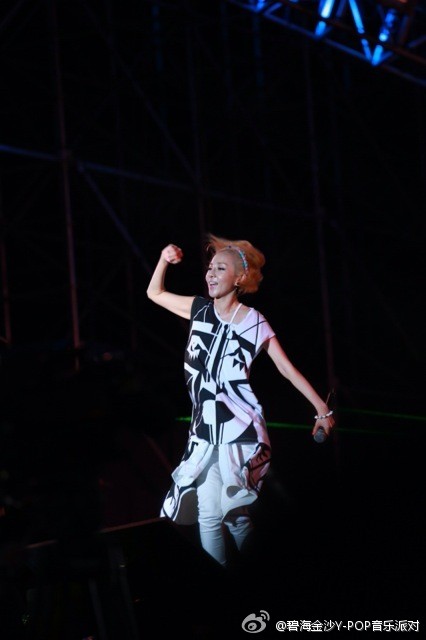 c49e4045jw1e6kdsgnx7ij20bu0hsdgj