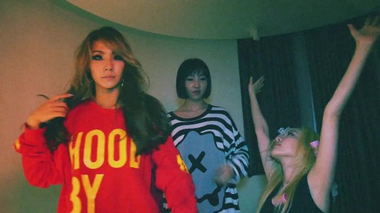 2NE1 - DO YOU LOVE ME M_V 0374