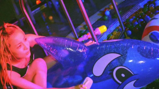 2NE1 - DO YOU LOVE ME M_V 1141