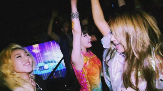 2NE1 - DO YOU LOVE ME M_V 4162