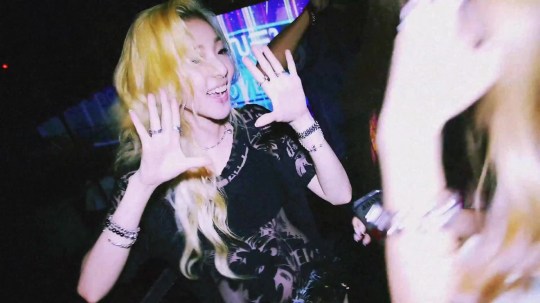 2NE1 - DO YOU LOVE ME M_V 4199