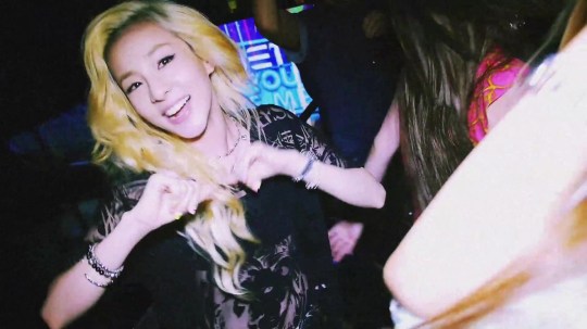 2NE1 - DO YOU LOVE ME M_V 4206