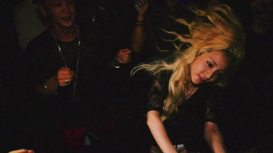 2NE1 - DO YOU LOVE ME M_V 4531