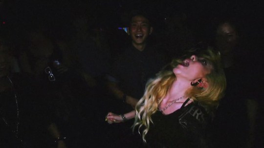 2NE1 - DO YOU LOVE ME M_V 5019