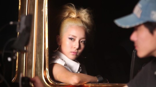 2NE1 - FALLING IN LOVE M_V Making Film 3021