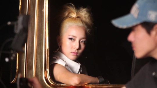 2NE1 - FALLING IN LOVE M_V Making Film 3024