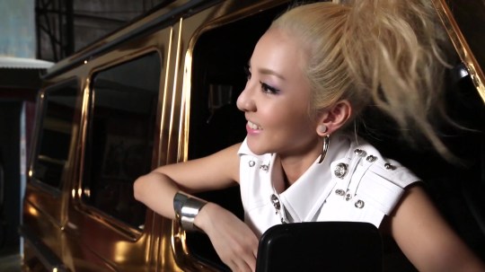 2NE1 - FALLING IN LOVE M_V Making Film 3358