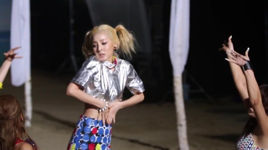 2NE1 - FALLING IN LOVE M_V Making Film 3718