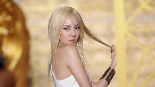 2NE1 - FALLING IN LOVE M_V Making Film 3768