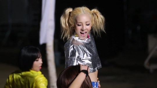 2NE1 - FALLING IN LOVE M_V Making Film 3836