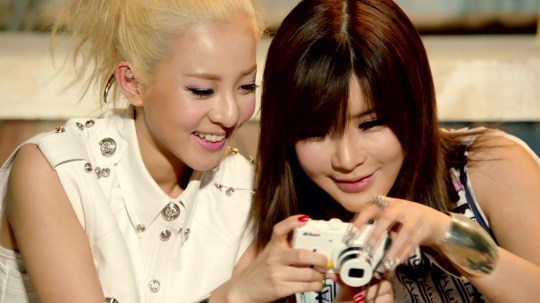 2NE1 - FALLING IN LOVE M_V Making Film 4649