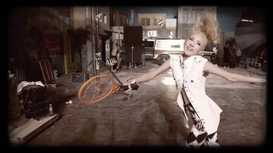 2NE1 - FALLING IN LOVE M_V Making Film 5650