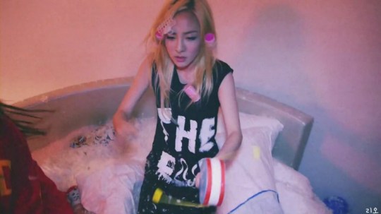 2NE1_-_DO_YOU_LOVE_ME_M_V_mp4_000098264