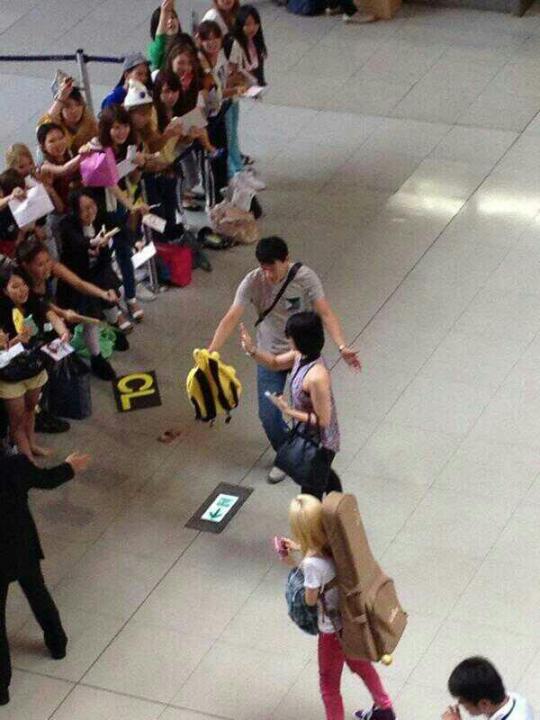 BSUy5lLCYAAapWd.jpg large