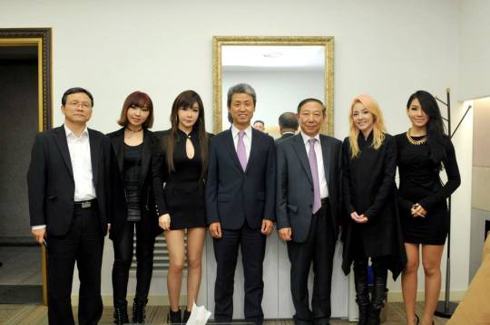 1379545_209460942568033_1728608194_n