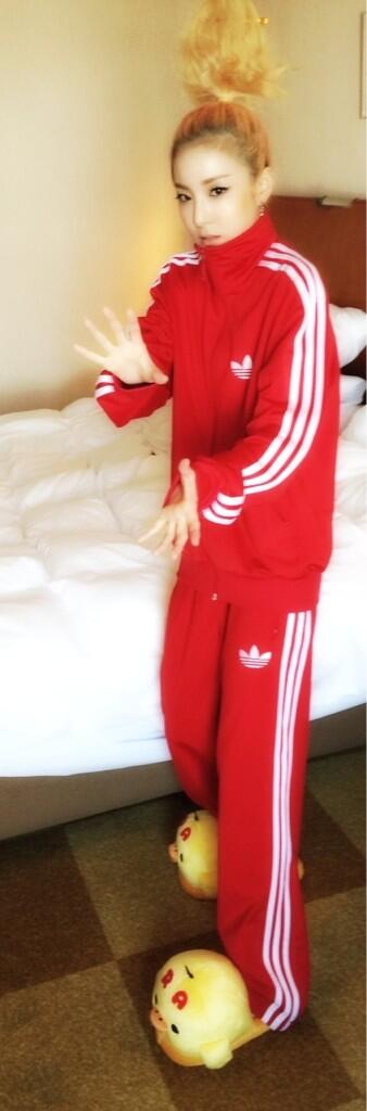 BWgOjaLCQAAeDo_.jpg large