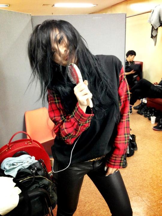 BXuuqUXCYAACl5q.jpg large