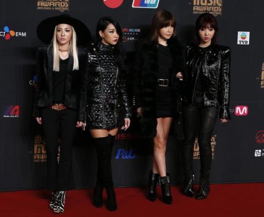 2013-11-22T125715Z_601437942_GM1E9BM1M4M01_RTRMADP_3_HONGKONG