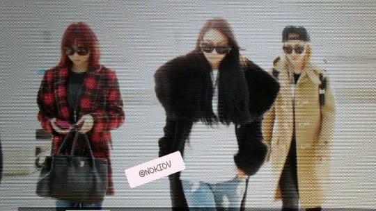 BYMMbrkCIAAzoau.jpg large