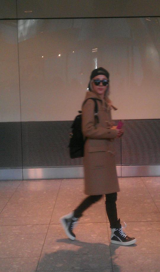 BYQFF3nCcAAyI8R.jpg large