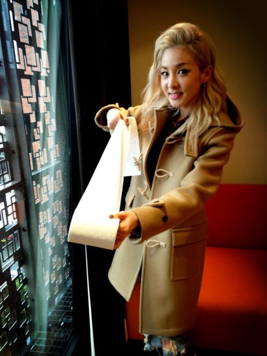 BYZEQPECQAAM3Ij.jpg large