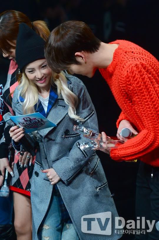 2ne1darakimwoobinmnetcountdownmc2