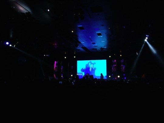 2ne1-fantaken-131224-xmasmegaparty-3