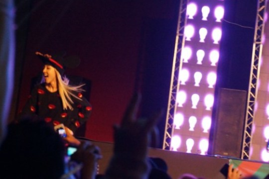 fantaken-xmasmegaparty-2ne1-1