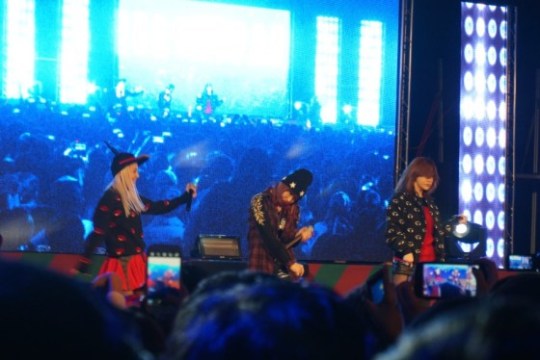 fantaken-xmasmegaparty-2ne1-2