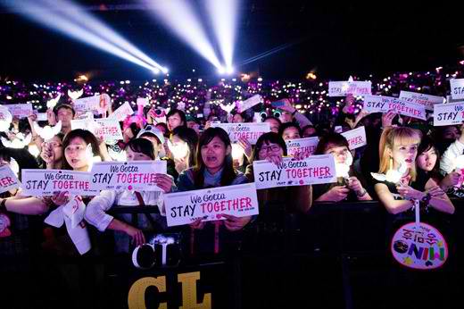 2NE1-홍콩콘서트-8천-관객-열광…곧바로-귀국-후-인기가요行_2