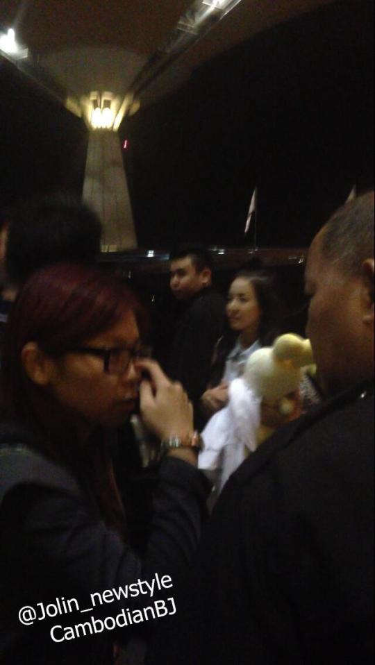 BoglfAxIUAEBLFt.jpg large