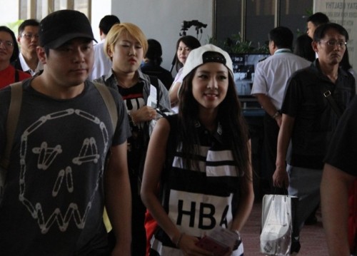 Sandara-Park-of-2NE1-naia-arrival-001-eric-e1400052971752-500x359
