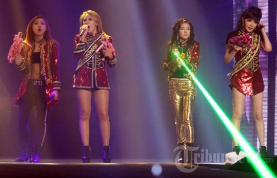 20140608_204854_2ne1-world-tour-in-indonesia-2014