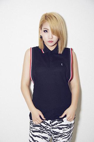 20140625_2NE1_7-thumb-552x480-98476