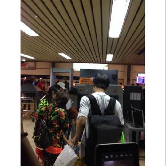 airport-leaving-2ne1-indonesia-6