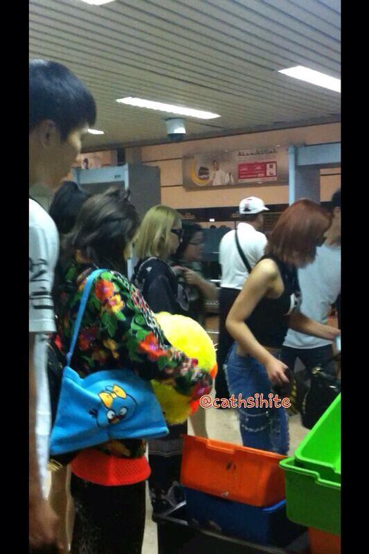 airport-leaving-2ne1-indonesia