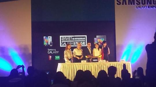 2ne1-press-conference-in-myanmar-12