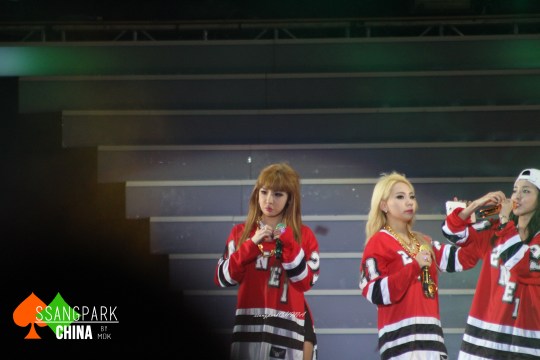 005AkMIojw1ejw0pyumn5j34002o0qv6