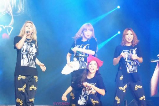 2ne1-551